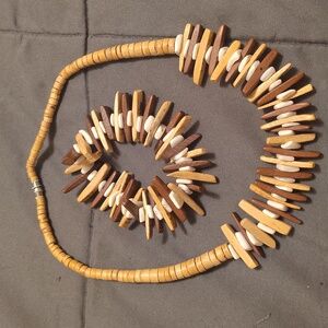 Necklace and bracelet set